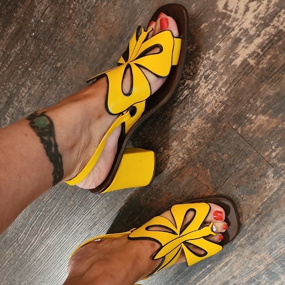 Vintage Yellow and Brown Women's Sandals - Picture 7 of 11